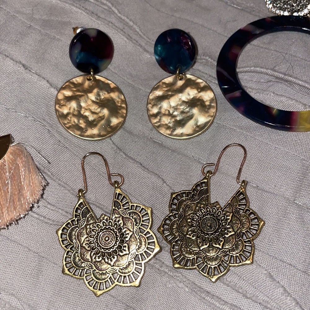 Earring bundle ✨ - Picture 3 of 4